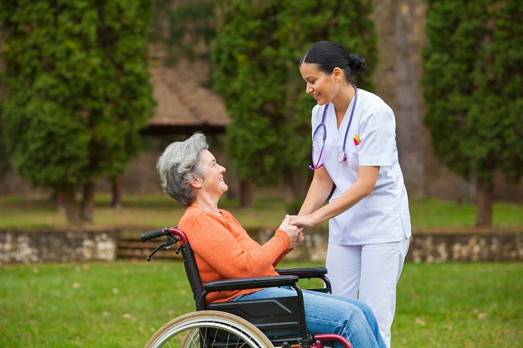 Top 5 Reasons to Choose Ahavaa Senior Care for Your Loved Ones!